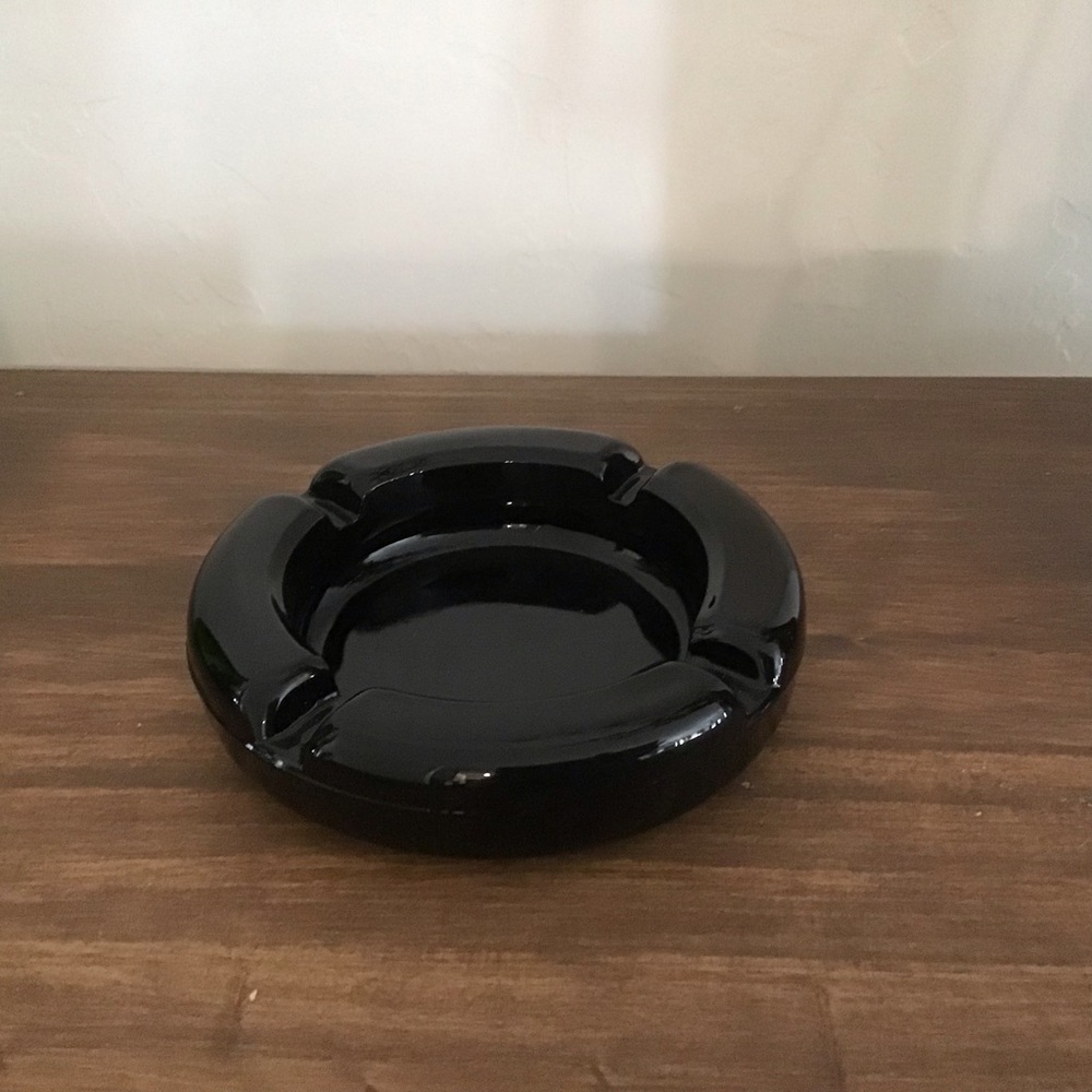 VTG Tiara Indiana Black Glass Ashtray  4.5" Round MCM🖤🖤